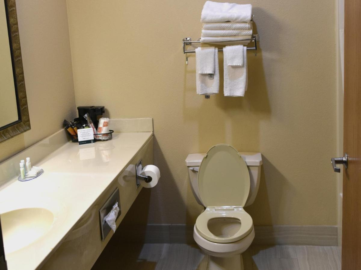 Quality Inn & Suites Brooks Louisville South Exteriér fotografie