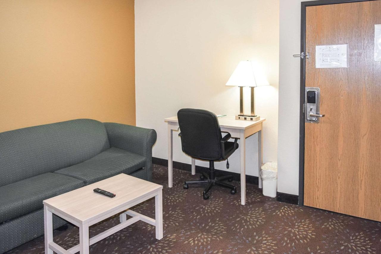 Quality Inn & Suites Brooks Louisville South Exteriér fotografie