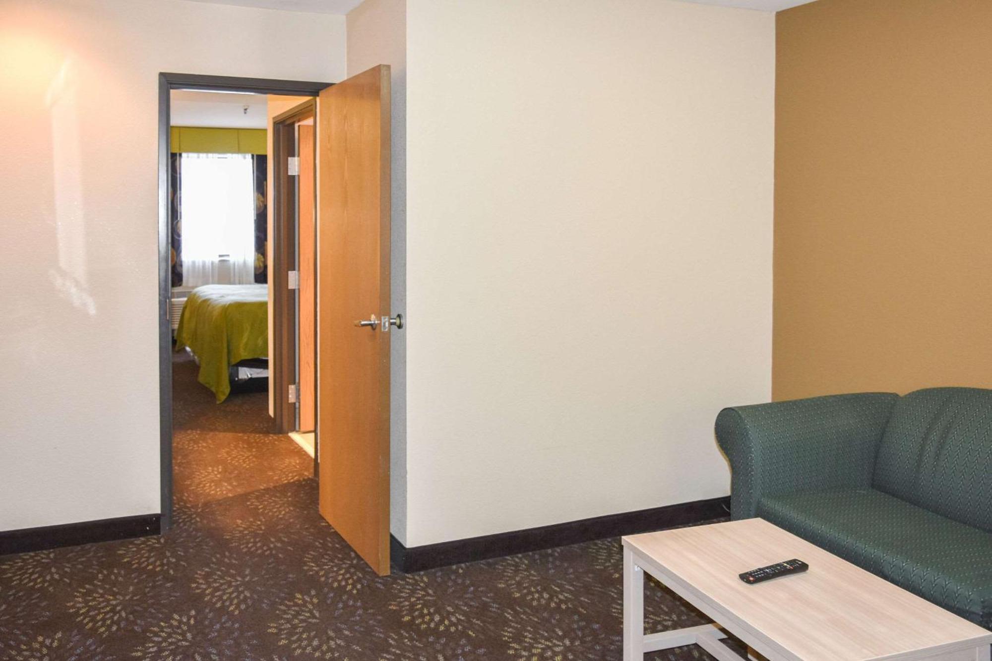 Quality Inn & Suites Brooks Louisville South Exteriér fotografie